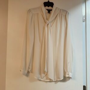 Beautiful Size 10 White House Black Market blouse New Without Tags